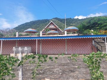 Casa con terreno de venta montecristi zona norte