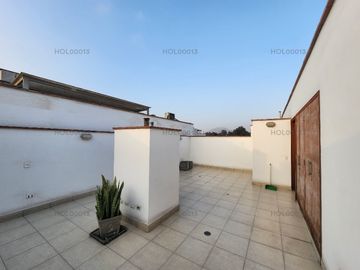 Moderno Departamento Dúplex en La Mejor Zona de Chacarilla.