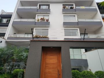 Moderno Departamento Dúplex en La Mejor Zona de Chacarilla.