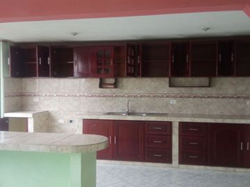 VENTA  DE EDIFICIO EN LA CIUDADELA IBARRA SUR DE QUITO