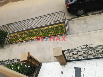 Venta De Casa Como Terreno De Dos Pisos En San Juan De Lurigancho