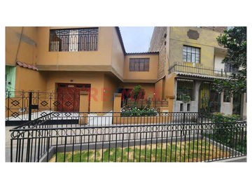 Venta De Casa Como Terreno De Dos Pisos En San Juan De Lurigancho