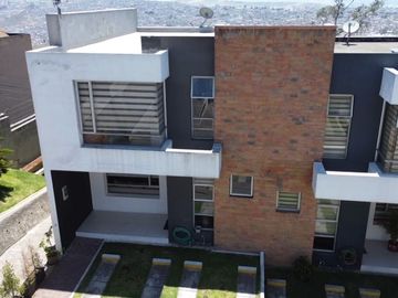 VENTA CASA LINDA SECTOR CARCELEN EXCEPCIONAL VISTA, COMODIDAD Y SEGURIDAD
