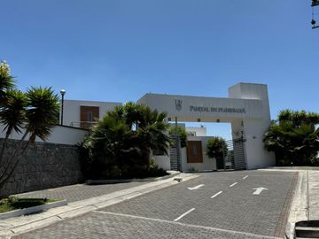 VENTA CASA LINDA SECTOR CARCELEN EXCEPCIONAL VISTA, COMODIDAD Y SEGURIDAD