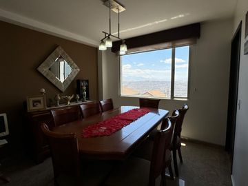 VENTA CASA LINDA SECTOR CARCELEN EXCEPCIONAL VISTA, COMODIDAD Y SEGURIDAD