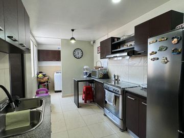 VENTA CASA LINDA SECTOR CARCELEN EXCEPCIONAL VISTA, COMODIDAD Y SEGURIDAD
