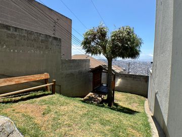 VENTA CASA LINDA SECTOR CARCELEN EXCEPCIONAL VISTA, COMODIDAD Y SEGURIDAD