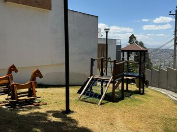 VENTA CASA LINDA SECTOR CARCELEN EXCEPCIONAL VISTA, COMODIDAD Y SEGURIDAD