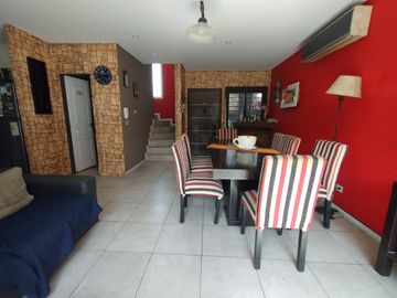 Castelar Sur - Venta - Casa 4 Ambientes