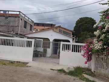 Vendo OPORTUNIDAD amplia propiedad rentera General Villamil Playas sector Humboltd