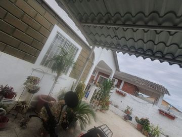 Vendo OPORTUNIDAD amplia propiedad rentera General Villamil Playas sector Humboltd