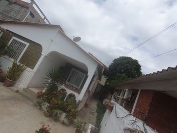 Vendo OPORTUNIDAD amplia propiedad rentera General Villamil Playas sector Humboltd