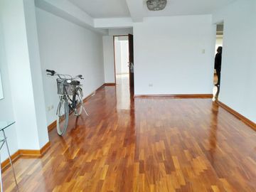 VENTA DE HERMOSO DEPARTAMENTO CON BALCÓN Y COCHERA EN SAN BORJA