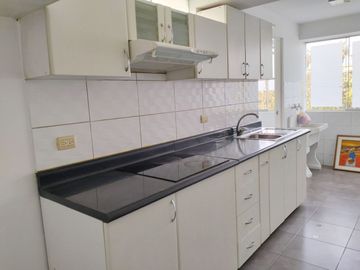 VENTA DE HERMOSO DEPARTAMENTO CON BALCÓN Y COCHERA EN SAN BORJA