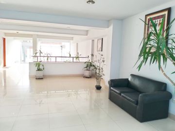 VENTA DE HERMOSO DEPARTAMENTO CON BALCÓN Y COCHERA EN SAN BORJA