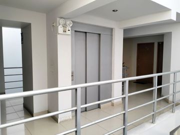 VENTA DE HERMOSO DEPARTAMENTO CON BALCÓN Y COCHERA EN SAN BORJA