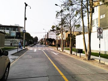 VENTA DE HERMOSO DEPARTAMENTO CON BALCÓN Y COCHERA EN SAN BORJA