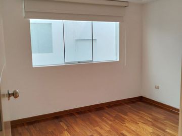 VENTA DE HERMOSO DEPARTAMENTO CON BALCÓN Y COCHERA EN SAN BORJA
