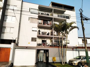 VENTA DE HERMOSO DEPARTAMENTO CON BALCÓN Y COCHERA EN SAN BORJA