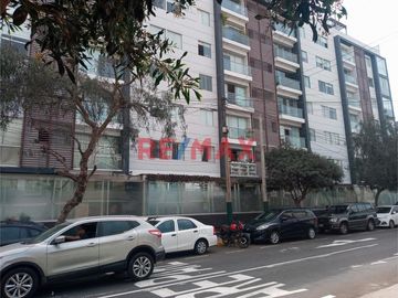 Vendo Iluminado Y Bien Distribuido Depa Con Cochera A 2 Cuadras De Pardo Miraflores