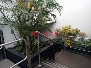 Vendo Iluminado Y Bien Distribuido Depa Con Cochera A 2 Cuadras De Pardo Miraflores
