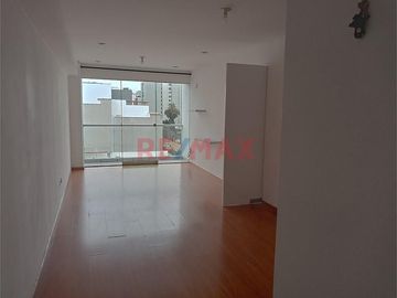 Vendo Iluminado Y Bien Distribuido Depa Con Cochera A 2 Cuadras De Pardo Miraflores