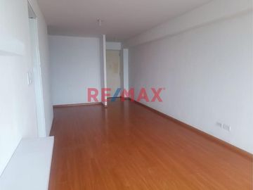 Vendo Iluminado Y Bien Distribuido Depa Con Cochera A 2 Cuadras De Pardo Miraflores