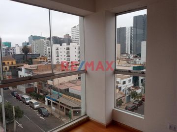 Vendo Iluminado Y Bien Distribuido Depa Con Cochera A 2 Cuadras De Pardo Miraflores