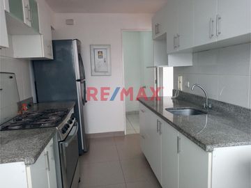 Vendo Iluminado Y Bien Distribuido Depa Con Cochera A 2 Cuadras De Pardo Miraflores
