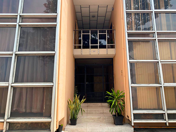 Edificio de 4 departamentos ubicado en Av. San Jorge Nueva Kennedy