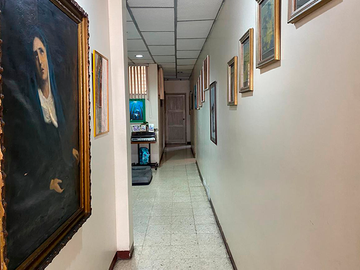 Edificio de 4 departamentos ubicado en Av. San Jorge Nueva Kennedy