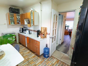 Se vende amplia casa de 150 m² se encuentra en el barrio de Collico