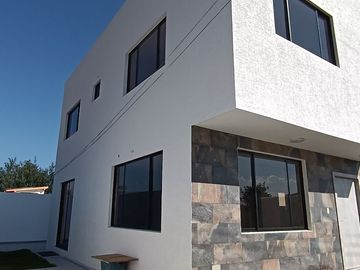 VENTA DE CASA INDEPENDIENTE A ESTRENAR – San Rafael
