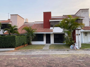 VENTA DE HERMOSA CASA EN RESIDENCIAL TEJALPA CASA 26, JIUTEPEC, MORELOS, EXCELENTE OPORTUNIDAD