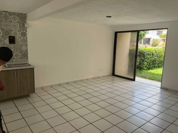 VENTA DE HERMOSA CASA EN RESIDENCIAL TEJALPA CASA 26, JIUTEPEC, MORELOS, EXCELENTE OPORTUNIDAD