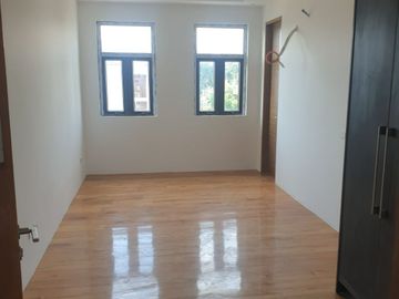 FOR SALE - 6 Compound Townhouse with Elevator in New Manila, Quezon City