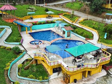 VENTA HOSTERIA FUNCIONAL EQUIPADA INVERSIÓN SANTO DOMINGO ECUADOR