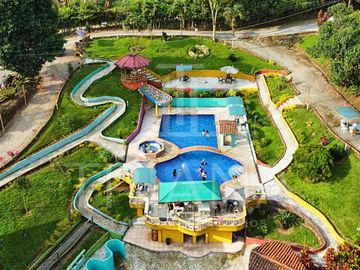 VENTA HOSTERIA FUNCIONAL EQUIPADA INVERSIÓN SANTO DOMINGO ECUADOR