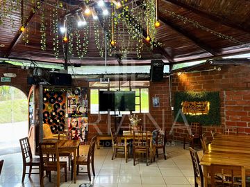 VENTA HOSTERIA FUNCIONAL EQUIPADA INVERSIÓN SANTO DOMINGO ECUADOR