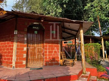 VENTA HOSTERIA FUNCIONAL EQUIPADA INVERSIÓN SANTO DOMINGO ECUADOR