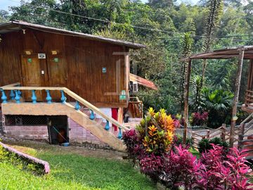 VENTA HOSTERIA FUNCIONAL EQUIPADA INVERSIÓN SANTO DOMINGO ECUADOR