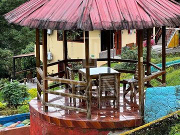 VENTA HOSTERIA FUNCIONAL EQUIPADA INVERSIÓN SANTO DOMINGO ECUADOR