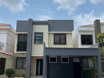 Venta Casa en Porto Fino Vía a la Costa