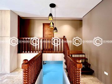 5 Bedrooms Lovely Bungalow House for Sale with Basement!