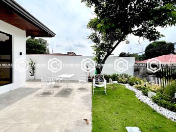 5 Bedrooms Lovely Bungalow House for Sale with Basement!