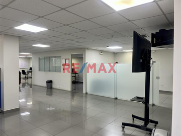 Oficina En Alquiler Semi Implementada En Distrito Santiago De Surco