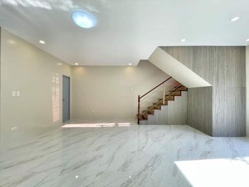 SPACIOUS MODERN SINGLE ATTACHED HOUSE AND LOT IN THE ORCHARD GREEN MEADOSW
