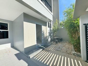 SPACIOUS MODERN SINGLE ATTACHED HOUSE AND LOT IN THE ORCHARD GREEN MEADOSW