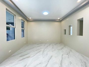 SPACIOUS MODERN SINGLE ATTACHED HOUSE AND LOT IN THE ORCHARD GREEN MEADOSW