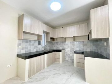 SPACIOUS MODERN SINGLE ATTACHED HOUSE AND LOT IN THE ORCHARD GREEN MEADOSW
